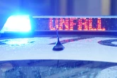 Schwerer Unfall auf A2 bei Burg: Auto überschlagt sich, vier Personen verletzt