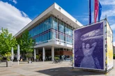 Kultur-Bündnis #WOD präsentiert Banner-Kunst-Aktion 2025: Künstlerische Friedens-Mahnung