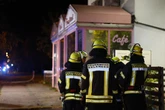 Brand in Bäckerei: Dichter Rauch bringt Katzen im Haus in Gefahr