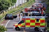 Frontal-Crash! Mercedes kracht in Smart, drei Personen teils schwer verletzt