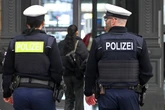 Junger Mann will vor Polizei-Streife im Hauptbahnhof flüchten: Blick in seinen Rucksack verrät Grund dafür