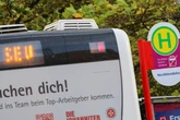 Vergessener Fahrgast (17) löst Polizeieinsatz aus - dann hat auch noch der Busfahrer Pech