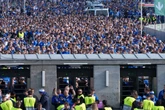 Massenpanik vor Pokalfinale nur mit Glück verhindert: Politik verweist auf DFB