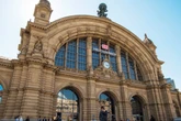 Schüsse am Hauptbahnhof? Polizei und Rettungskräfte in Frankfurt im Einsatz