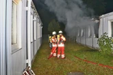 Vollbrand in Wohncontainer: Eine Person kann nur noch tot geborgen werden