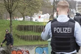 Messer gegen Hund: Brutaler Streit mit mehreren Verletzen im Kleinen Tiergarten