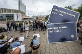 Chemnitz ehrt Theater Legende und Konzertina-Erfinder mit Gedenkplatten