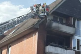 Gasgrill explodiert: Feuer in Mehrfamilienhaus, Brand gelöscht