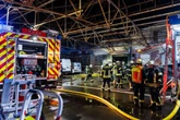 Brand in einstigem Opel-Werk: Großer Feuerwehr-Einsatz in Rüsselsheim