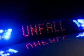Frau bei Unfall schwer verletzt: Autos völlig zerstört