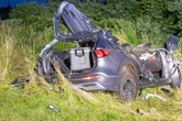 Flucht vor der Polizei? Fahrt auf der A7 endet tödlich: Kind muss alles mit ansehen