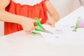 So lernen Kinder sicher zu schneiden - mit Vorlagen und Scherenführerschein