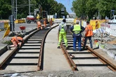 Baustelle Prager Straße: Chaos auf Geh- und Radweg, Schlupfloch wieder offen, erste Gleise verlegt