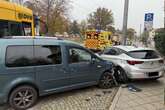 Schon wieder Tram-Unfall in Dresden! VW kracht in Straßenbahn und schleudert gegen Opel