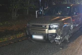 Heftiger Crash: Auto rast in Gegenverkehr und hinterlässt Trümmerfeld