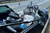 Skoda völlig zerquetscht: Fahrerin stirbt trotz Reanimationsversuch nach Lkw-Unfall