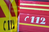Einfamilienhaus von Feuer zerstört, Löscharbeiten schwierig: Bewohner wird noch immer vermisst