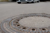 Ring fällt in Gully: Mann (†29) stirbt nach Rettungsversuch im Krankenhaus