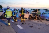 Crash mit drei Autos: Zehn teils schwer Verletzte, darunter mehrere Kinder