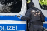 Abgetrennter Schweinekopf vor Asylunterkunft: Staatsschutz ermittelt