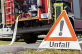 Frontalcrash mit zwei Lkws: Straße sechs Stunden gesperrt, 80.000 Euro Schaden