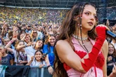 Sie kämpft beim ersten Stadionkonzert mit den Tränen: Nina Chuba bringt 30.000 Fans in Dresden zum Beben