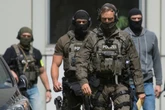 SEK-Einsatz: Frau geht mit Beil auf Ehemann und Tochter los