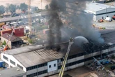 Lagerhalle in Dietzenbach steht in Flammen: Explosion im Innenraum