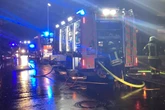 Flammen in Tiefgarage lösen Großeinsatz aus: Anwohner in Gefahr