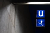 15-Jähriger schläft neben Gleis, dann kommt eine U-Bahn