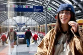 Durchsage an Berliner Bahnhöfen: Billie Eilish übernimmt das Deutsche-Bahn-Mikro