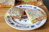 Kunterbunter Kuchen-Kult: DDR-Rezept für Papageienkuchen vom Blech