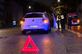 Mann beim Überqueren der Straße von Auto erfasst