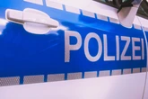 Seil über Radweg gespannt, 42-Jähriger stürzt! Polizei sucht dringend Zeugen