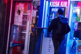 Streit vor Kölner Kiosk eskaliert: Mann erleidet Schnittwunden - Polizei sucht Zeugen