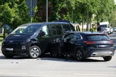 Crash auf Stübelallee: Drei Verletzte, Verkehr beeinträchtigt