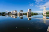 Mega-Projekt in Planung: Frankfurt könnte Surfwelle und Wildwasserpark bekommen