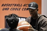 NBA-Star Dennis Schröder über Rassismus: "Gehört dazu, wir kannten es nicht anders"