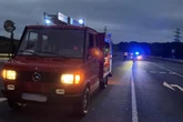 Motorrad kracht mehrfach gegen Leitplanke: Fahrer in Lebensgefahr