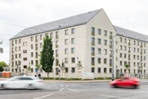 Autofahrer will nur abbiegen, plötzlich fliegen die Fäuste