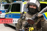 Zahlreiche Waffen und Munition entdeckt: Mutmaßlicher Reichsbürger (59) hinter Gittern