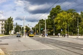 Großer Polizeieinsatz an der Stauffenbergallee - mehrere Spuren gesperrt