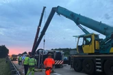 Unfall mit Lkw auf der A7: Bei der Bergung kommt es zum Desaster