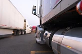 Dieseldiebe zapfen Lkw und Bagger an: Polizei sucht Zeugen