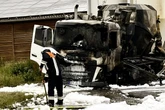 Mann (†46) stirbt bei Feuer-Drama: Lkw berührt Stromleitung und geht in Flammen auf