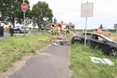 Heftiger Unfall bei Köln: Auto wird in Schaltschrank geschleudert - drei Verletzte