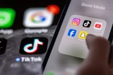 Social Media macht krank: Warum hängen trotzdem alle am Handy?