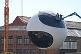 Spektakuläre Niemeyer-Kugel öffnet ihre Türen: So kommt man rein