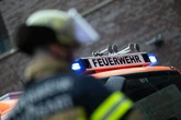 Einfamilienhaus in Flammen: Bewohner verlieren Heim durch Küchenbrand