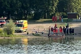 DLRG und Krankenwagen am Naturbadesee Pirna-Copitz: Person wird vermisst!